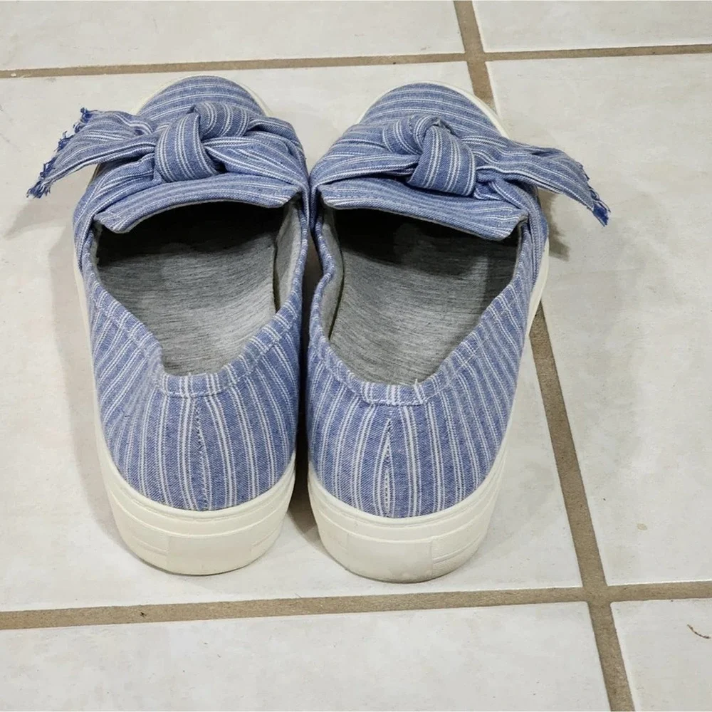 Nine West blue and white striped bow detail sneakers size 7.5‎